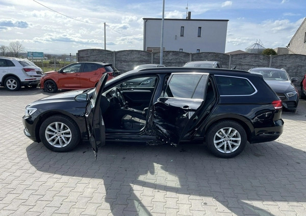 Volkswagen Passat cena 36900 przebieg: 246400, rok produkcji 2015 z Mikołajki małe 56